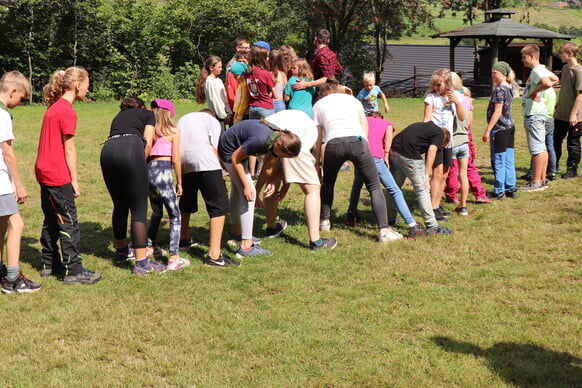 Kinder, Jugendliche und Erwachsene